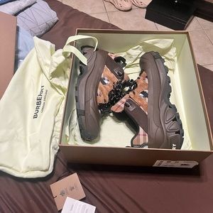 Burberry mean brown sneakers